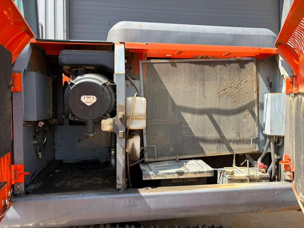 Hitachi ZX210LC-5B Photo 29