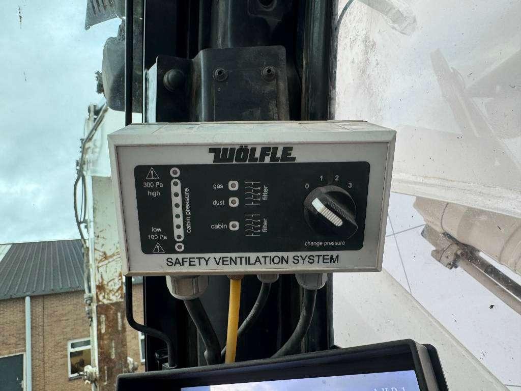 Liebherr R946LC - Hammer Lines / Quick Coupler Photo 14
