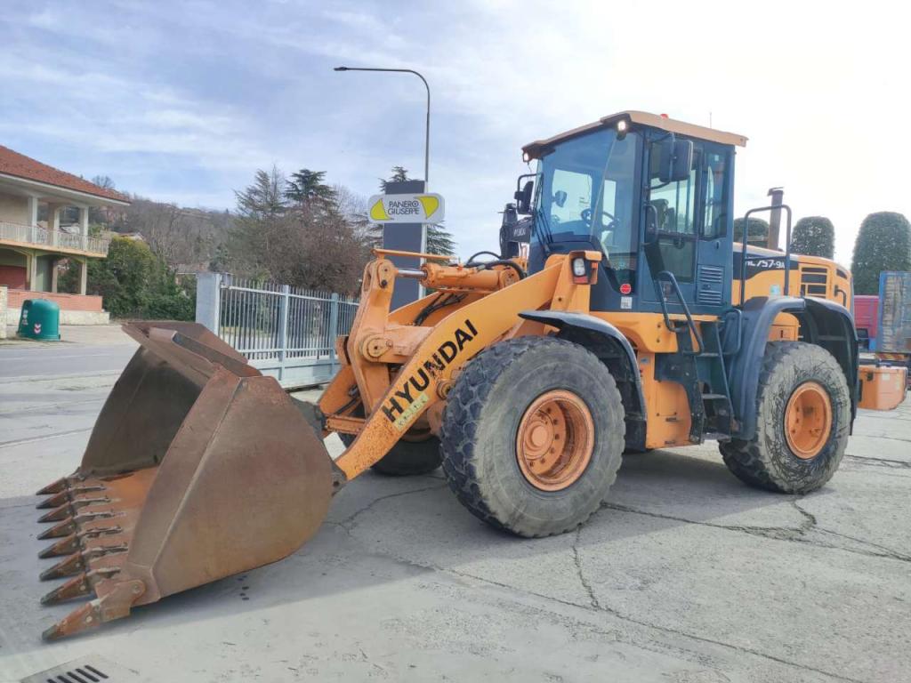 Hyundai HL757-9A Photo 1