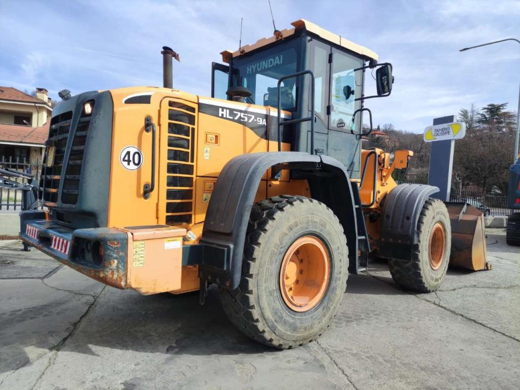 Hyundai HL757-9A Photo 2