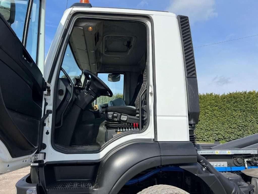 Iveco TRAKKER 360 SCARRABILE 6X4 Photo 16