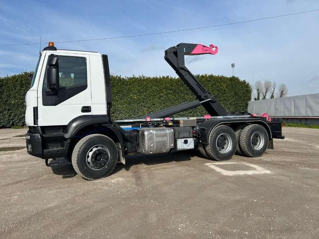 Iveco TRAKKER 360 SCARRABILE 6X4 Photo 2