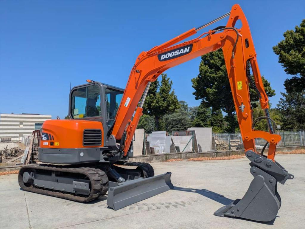 Doosan DX60R Photo 4