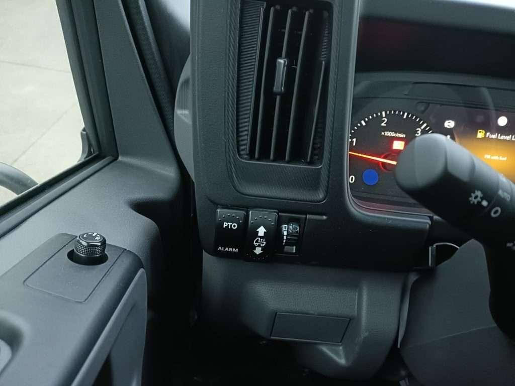 Isuzu M27 Photo 15