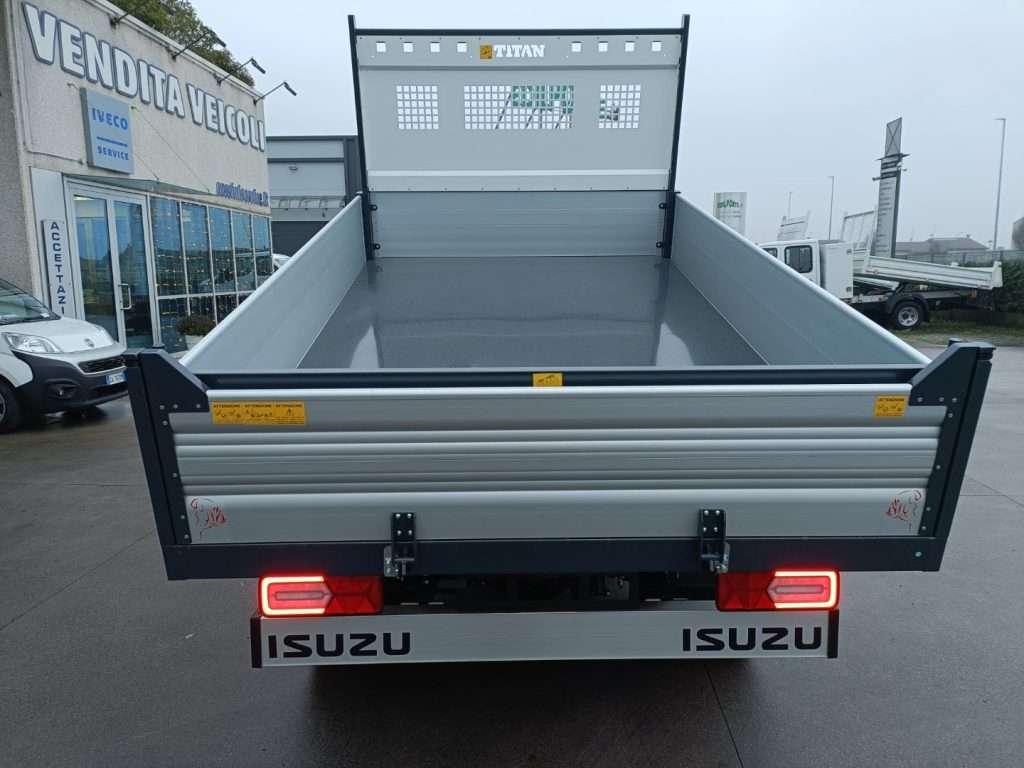 Isuzu M27 Photo 4