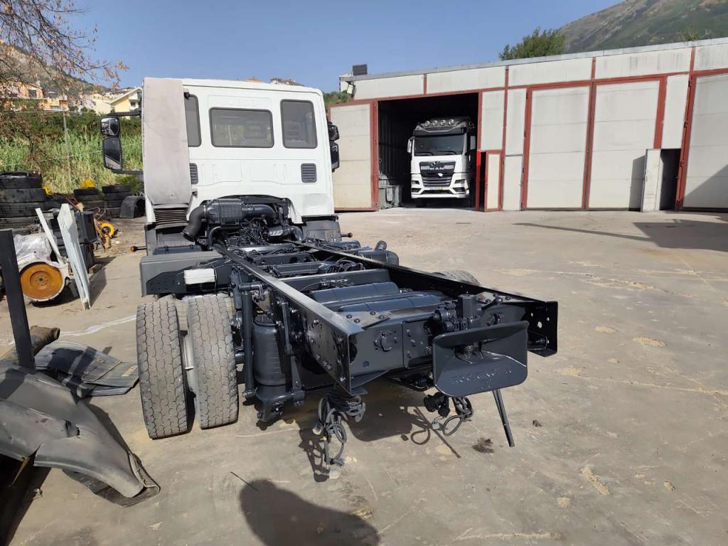 Iveco EUROCARGO CUBE 80E22P Photo 9