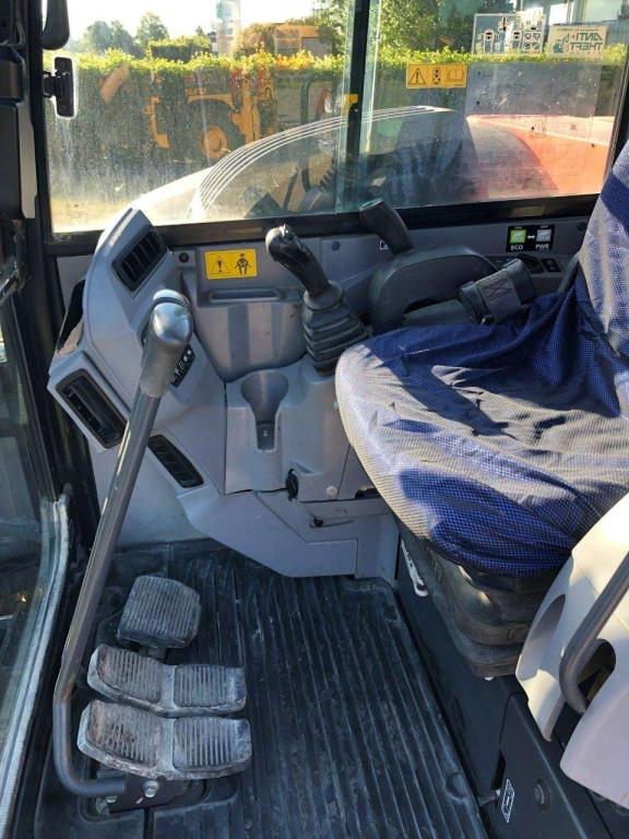 Kubota KX 80-4 Photo 4