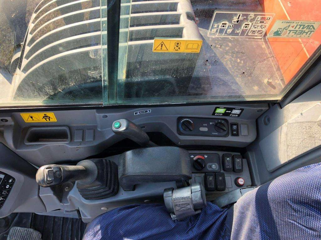 Kubota KX 80-4 Photo 6