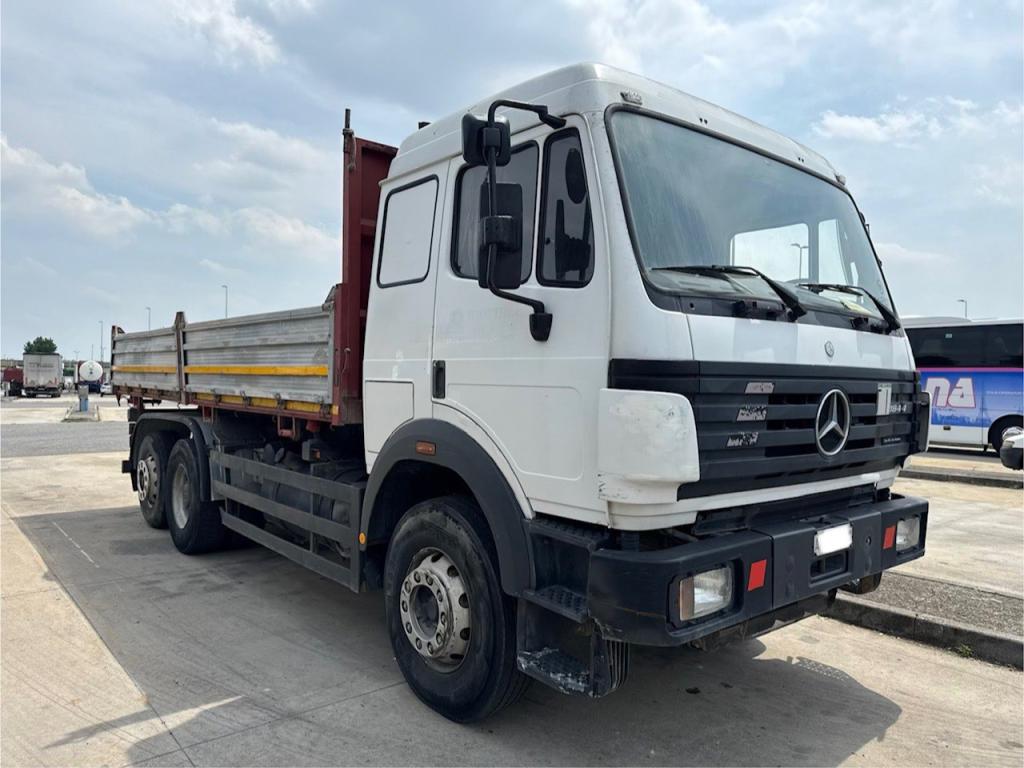 Mercedes-Benz 1844 SK Photo 1