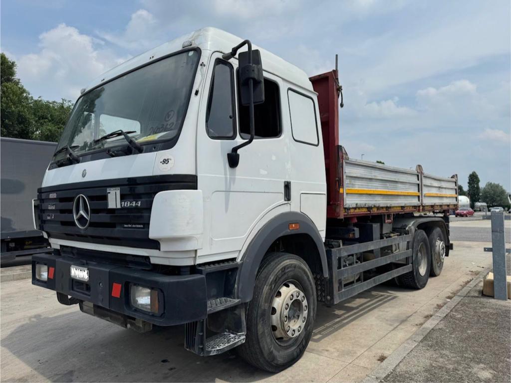 Mercedes-Benz 1844 SK Photo 2