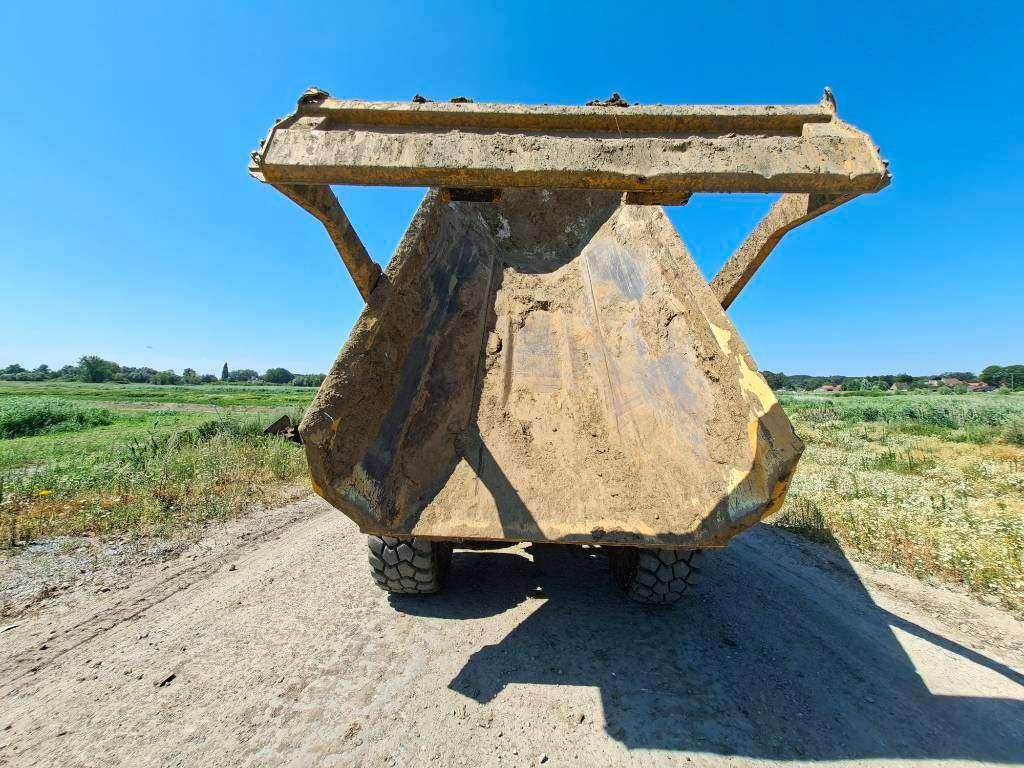 Caterpillar 725C2 Photo 8