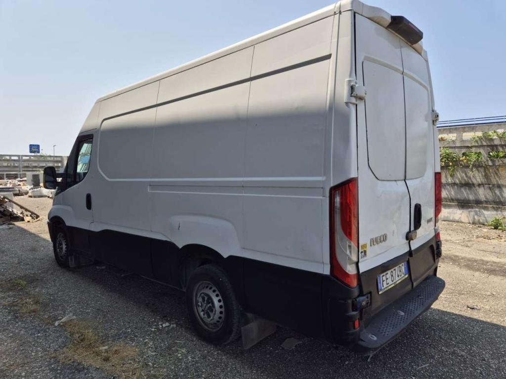 Iveco 35S13 Photo 2