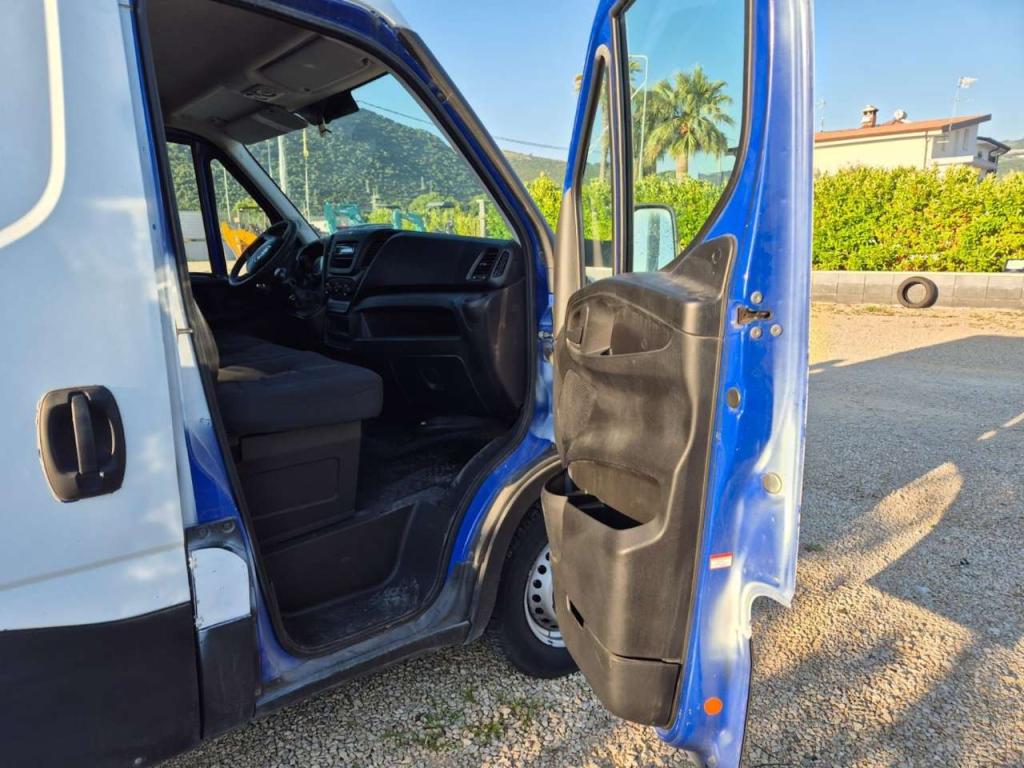 Iveco 35S13 Photo 7