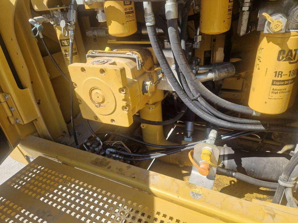 Caterpillar 374FL Photo 14