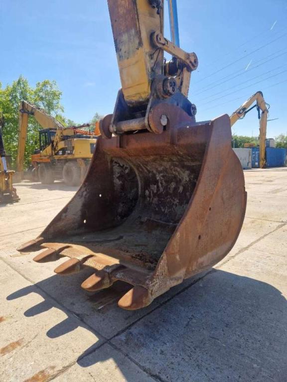 Caterpillar 374FL Photo 27
