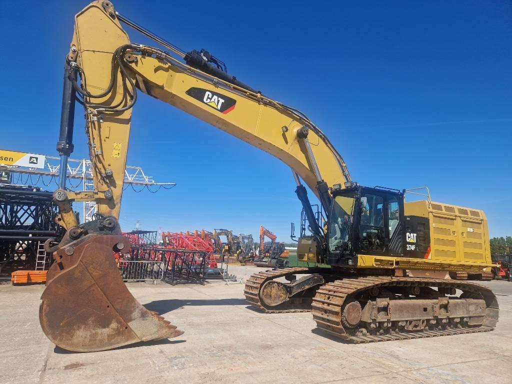 Caterpillar 374FL Photo 4