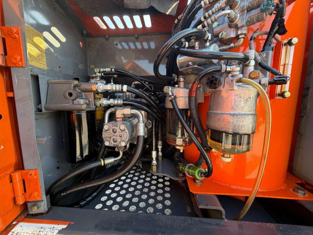 Hitachi ZAXIS 130LCN Photo 11
