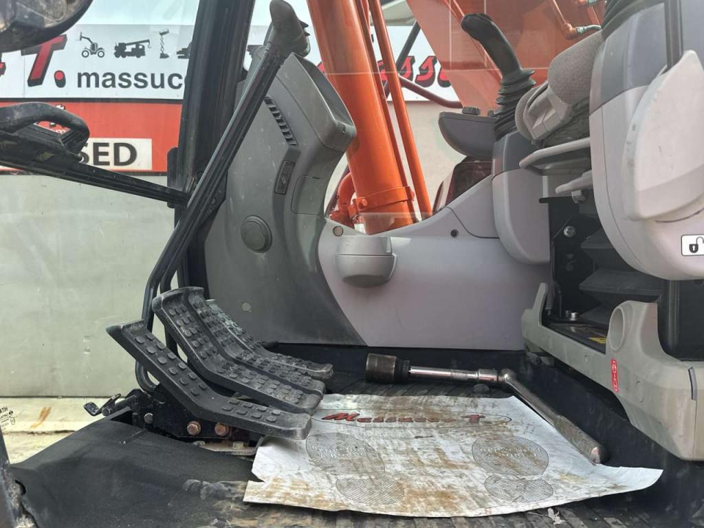 Hitachi ZX160LC-6 Photo 15