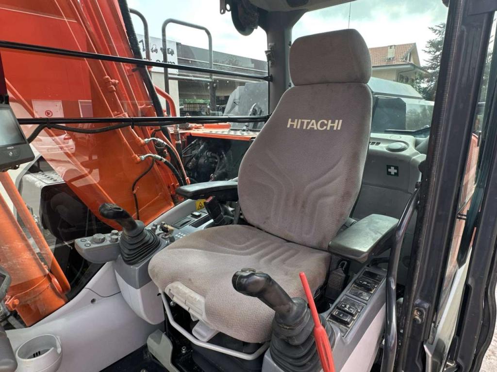 Hitachi ZX160LC-6 Photo 16