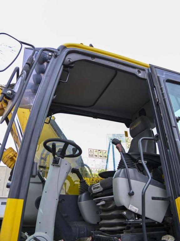 Komatsu PW148-10 Photo 18