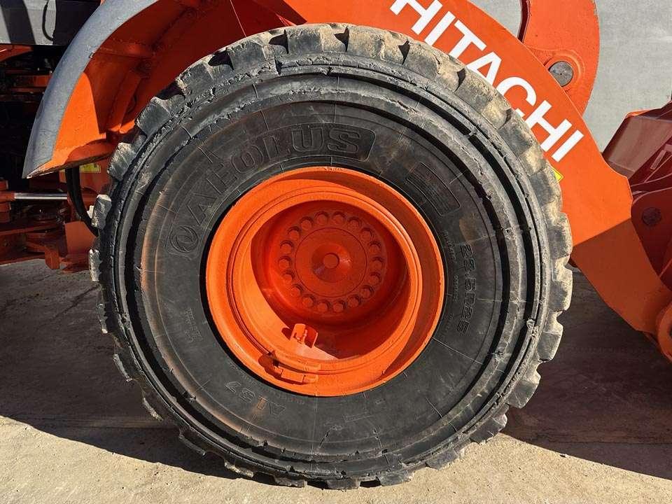 Hitachi ZW220 Photo 7