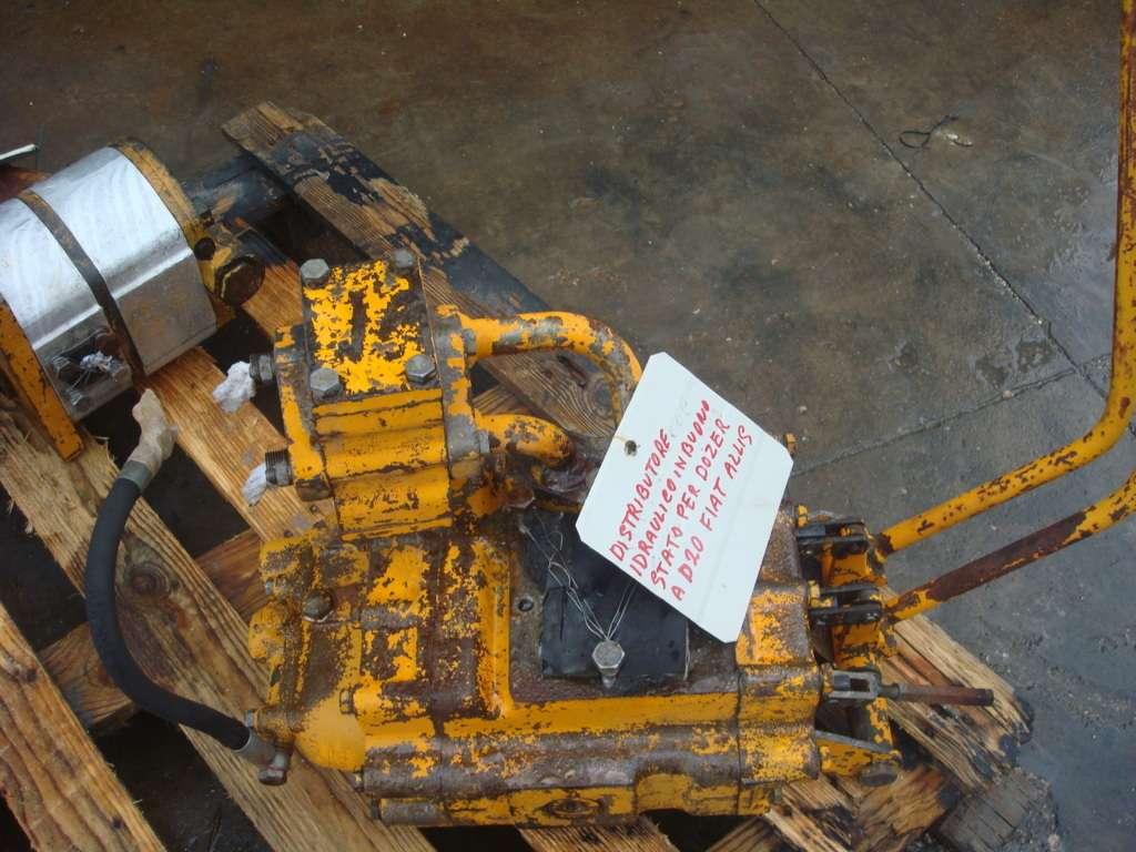 Distributeur hydraulique pour DOZER FIAT ALLIS AD20 Photo 4