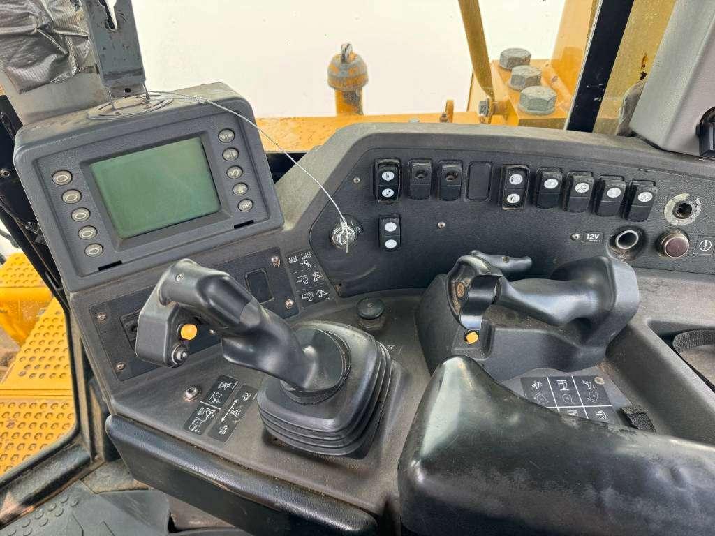 Caterpillar D9T - Ripper / Auto Greasing / Airco Photo 11