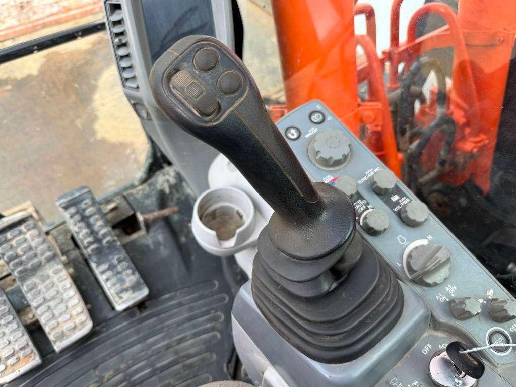 Hitachi ZX135US-6 - Quick Coupler / Automatic Greasing Photo 11