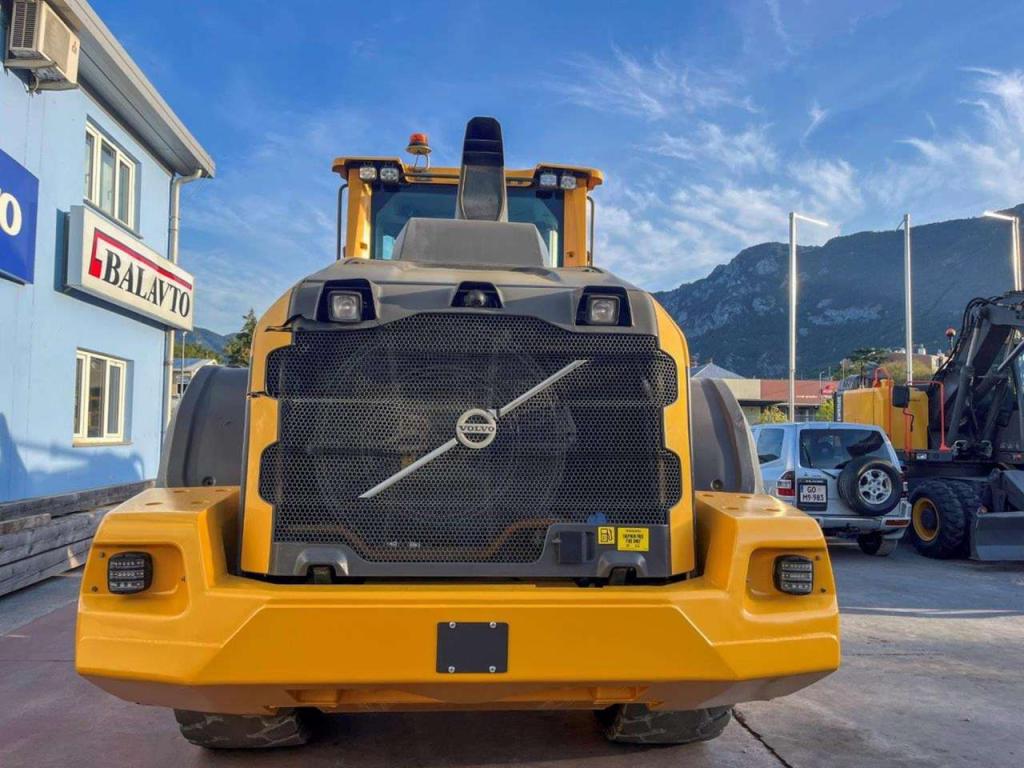 Volvo L120H Photo 10