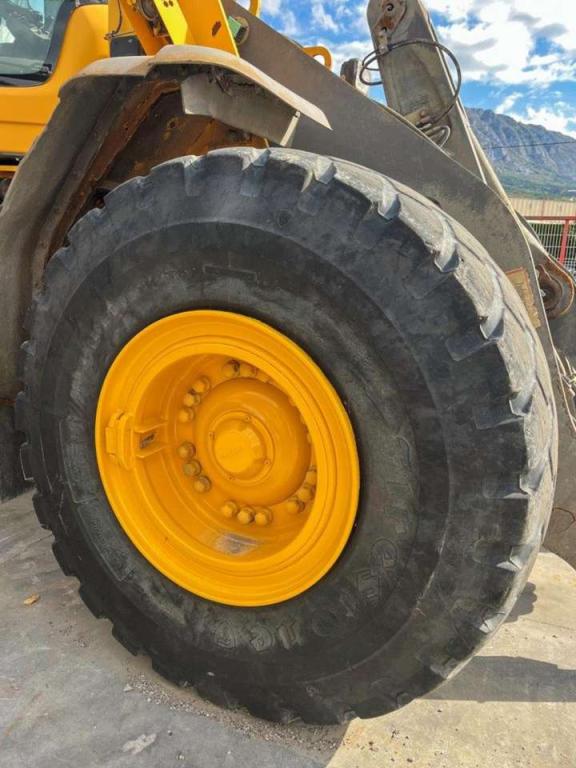 Volvo L120H Photo 12
