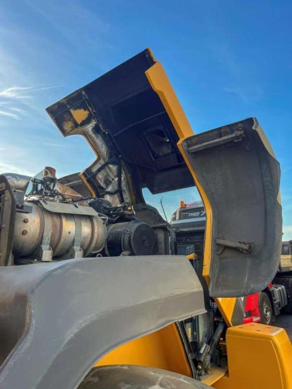 Volvo L120H Photo 18