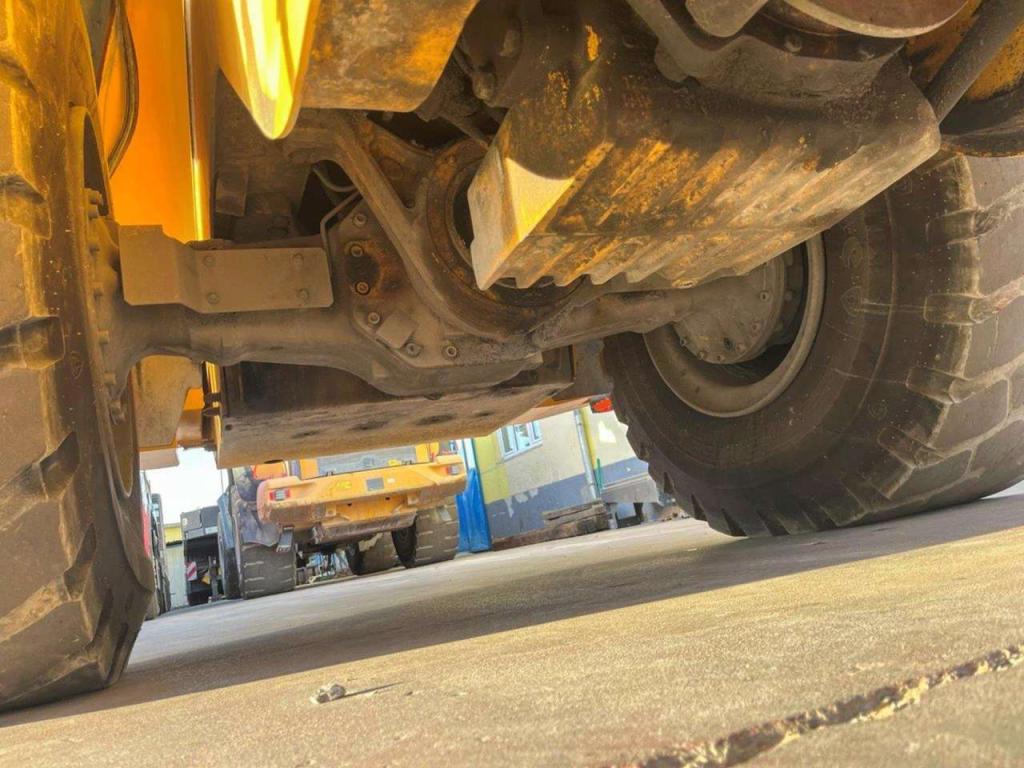 Volvo L120H Photo 19