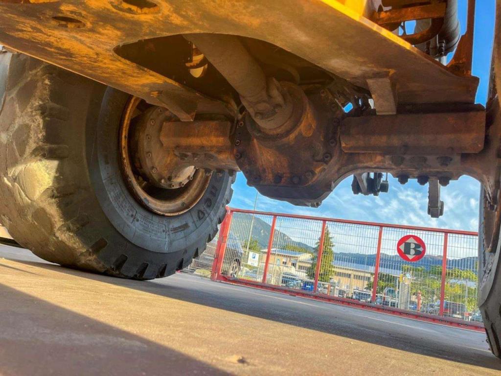 Volvo L120H Photo 20