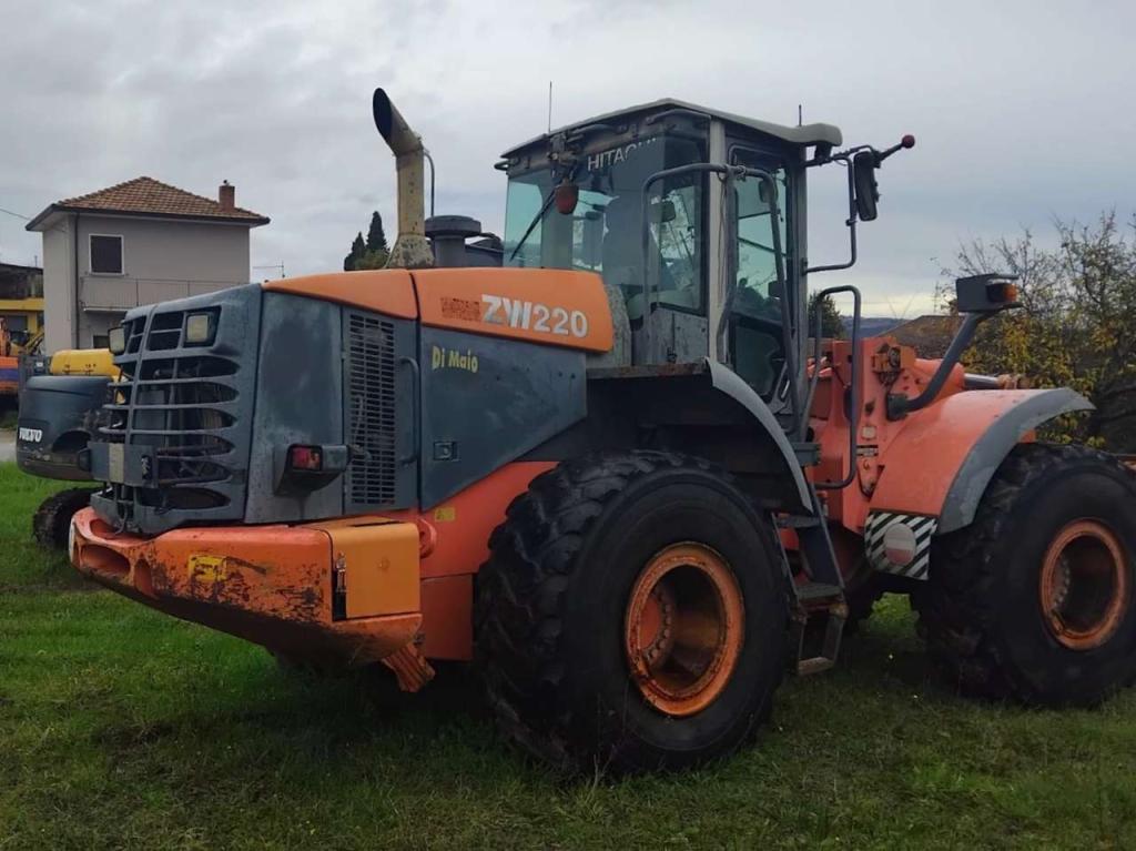 Hitachi ZW220 Photo 4