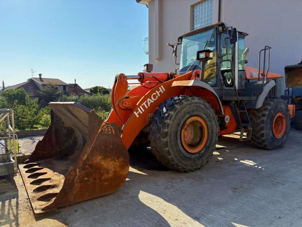 Hitachi ZX220 Photo 1
