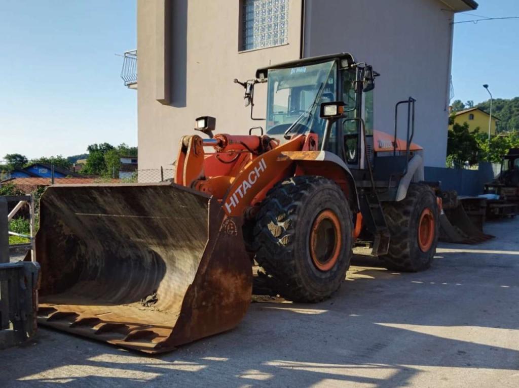 Hitachi ZX220 Photo 2