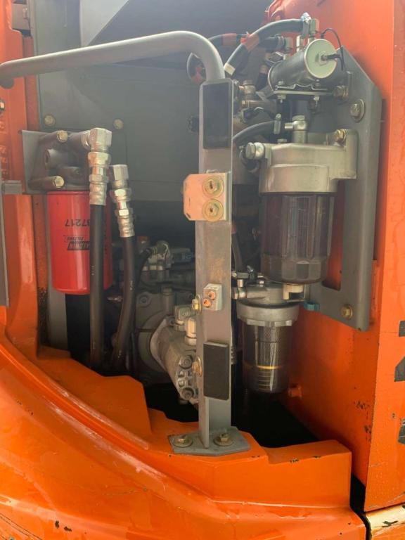 Hitachi ZX135 US-5B Photo 11