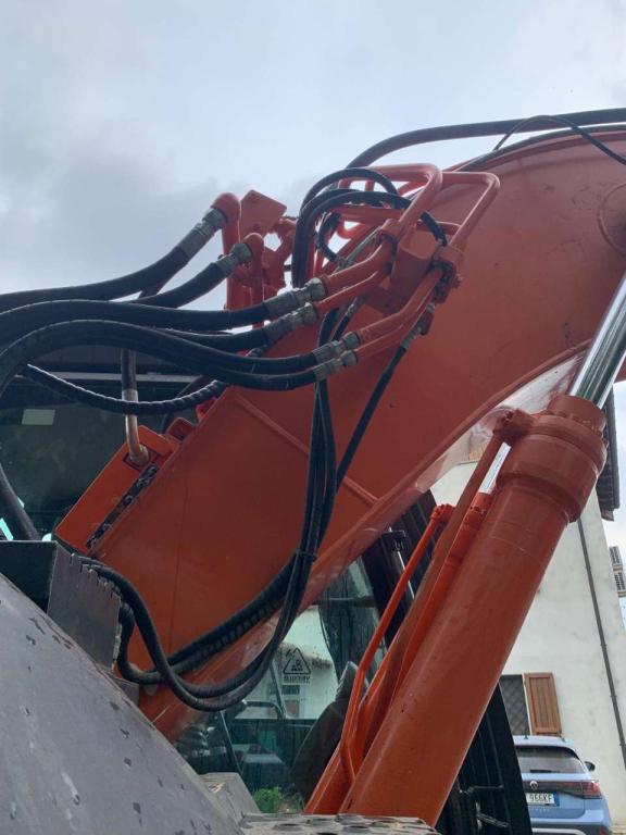 Hitachi ZX135 US-5B Photo 6