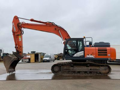 Hitachi ZX300LC-6 en vente par Big Machinery