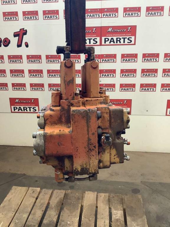 Distributeur hydraulique pour Fiat Hitachi FH200E Photo 4