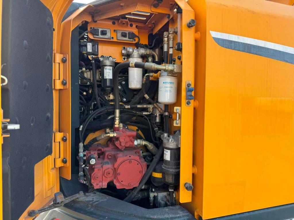 Hyundai HX145LCR Photo 24