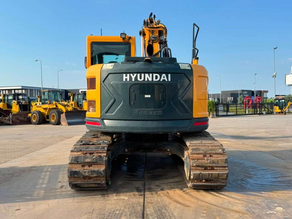 Hyundai HX145LCR Photo 4