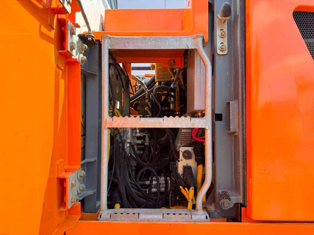 Liebherr R924LC - Triple Boom / Tilting Bucket Photo 21