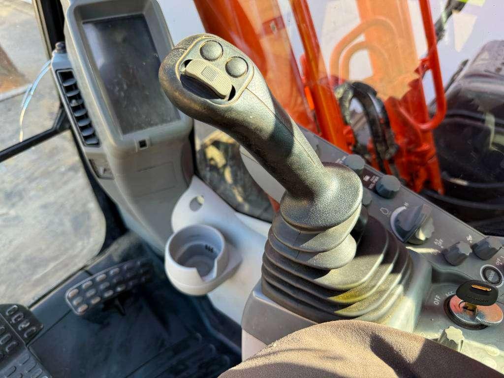 Hitachi ZX210-5B - Hammer Lines / Automatic Greasing Photo 11