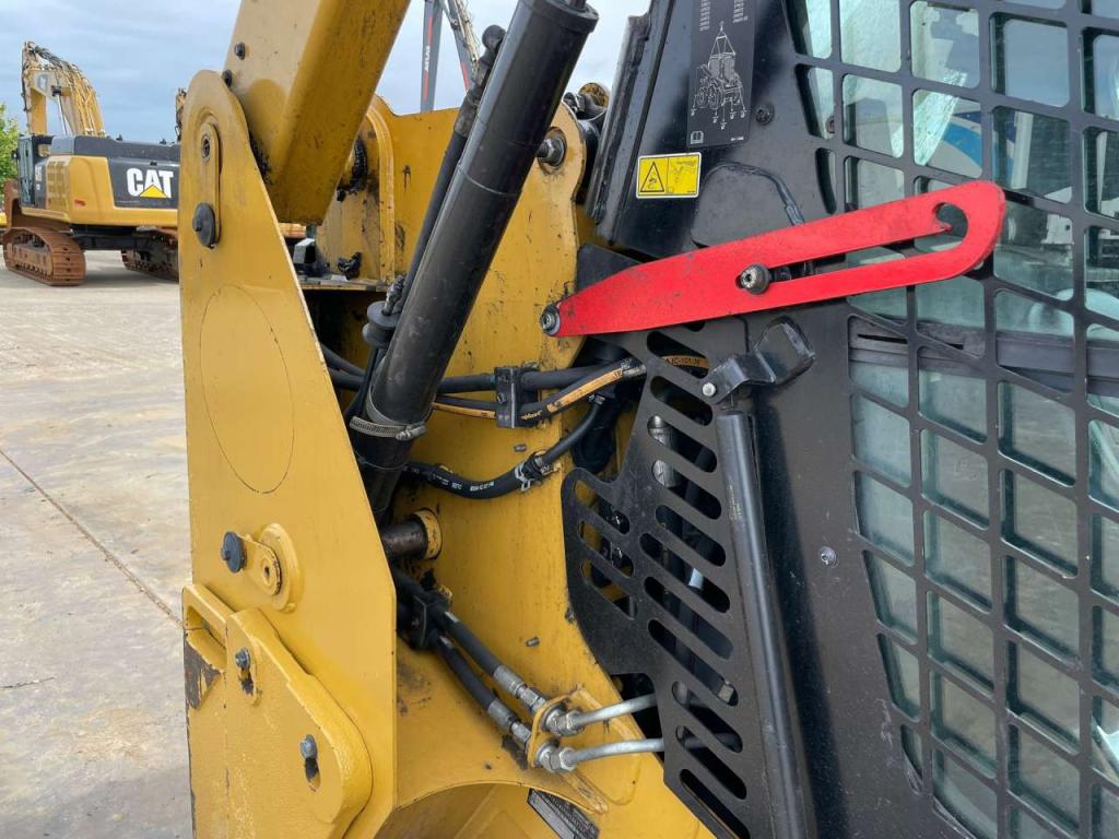Caterpillar 226D3 Photo 17
