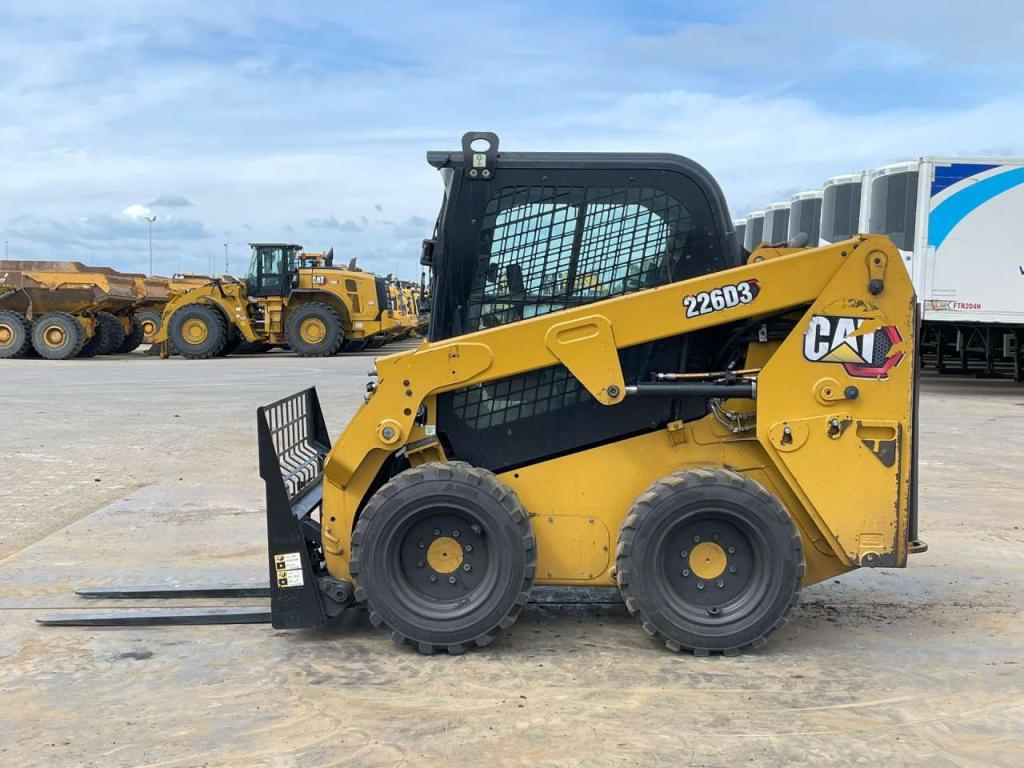 Caterpillar 226D3 Photo 2