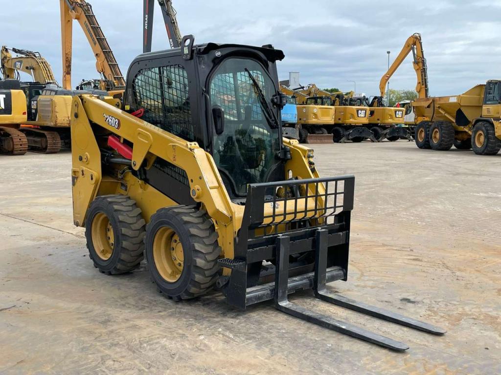 Caterpillar 226D3 Photo 9