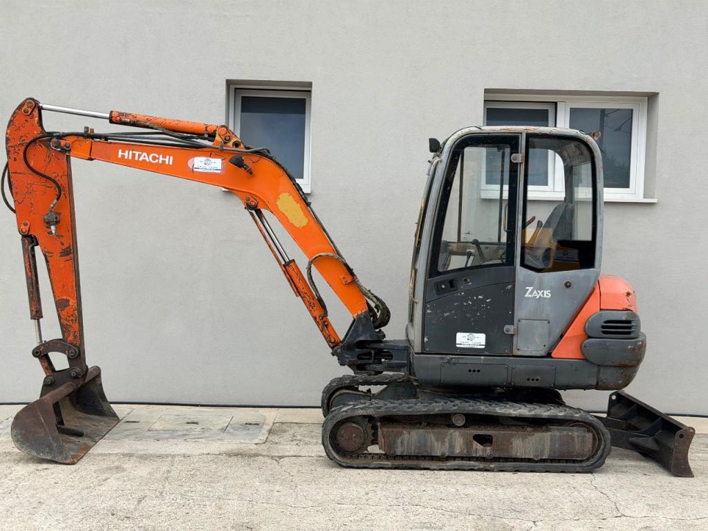 Hitachi ZAXIS 35 Photo 4