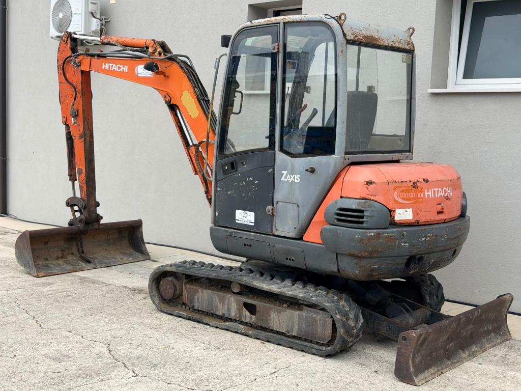 Hitachi ZAXIS 35 Photo 6