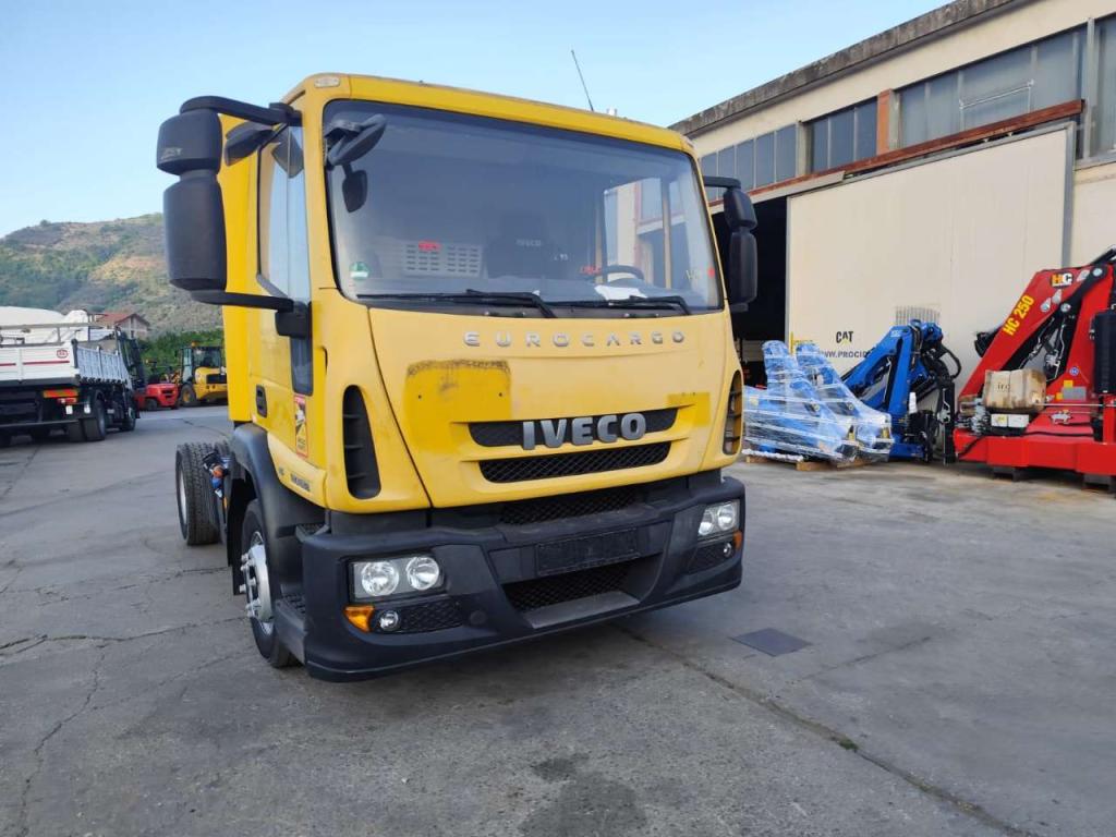 Iveco EUROCARGO 120E28P Photo 23